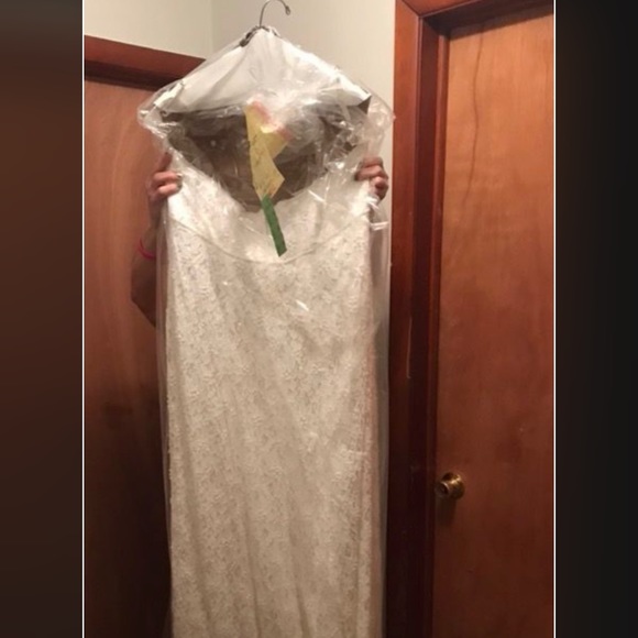 David's bridal gown worn once been cleaned. - Picture 4 of 14